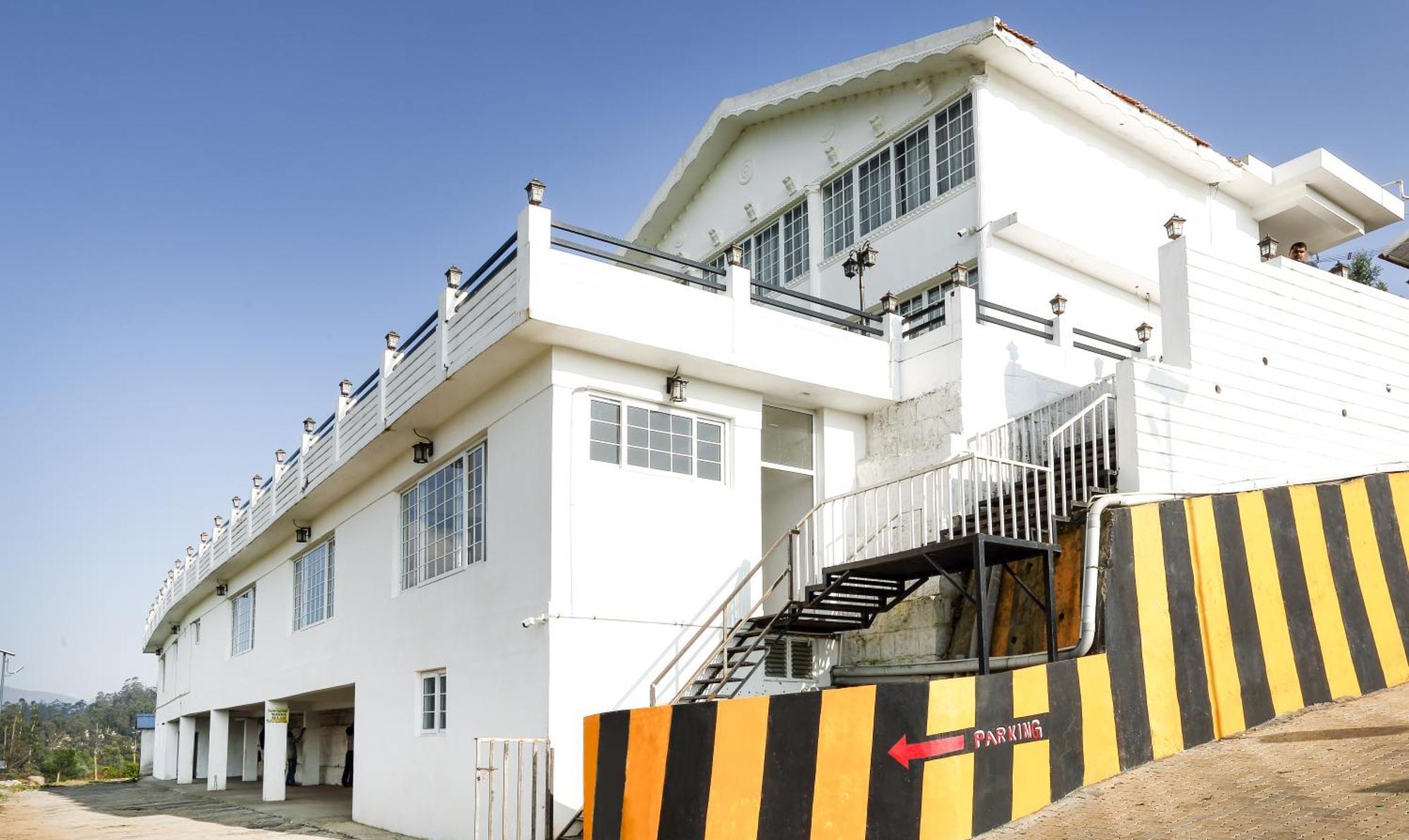 אוטי Treebo Skydale Inn & Suites With Mountain View מראה חיצוני תמונה