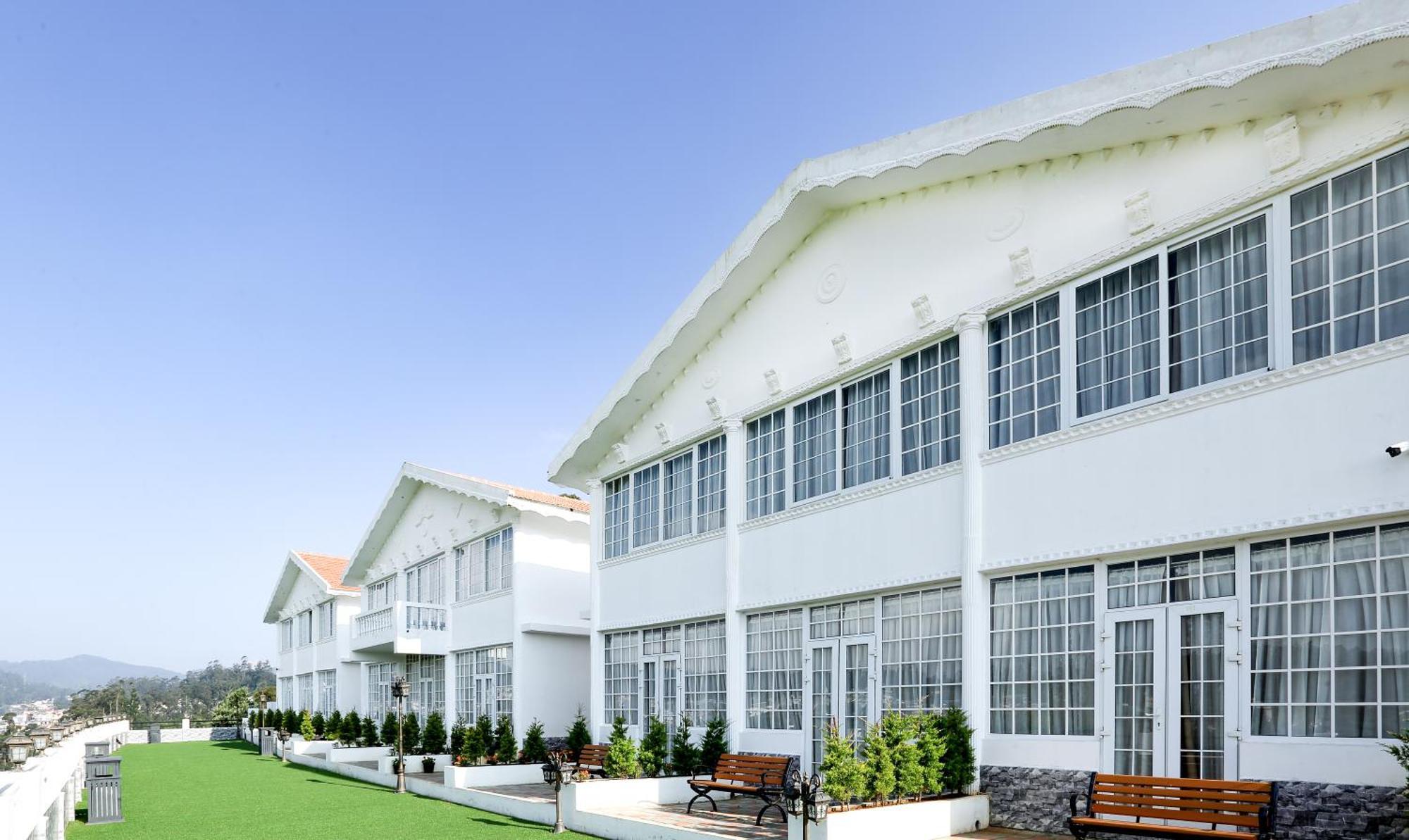 אוטי Treebo Skydale Inn & Suites With Mountain View מראה חיצוני תמונה