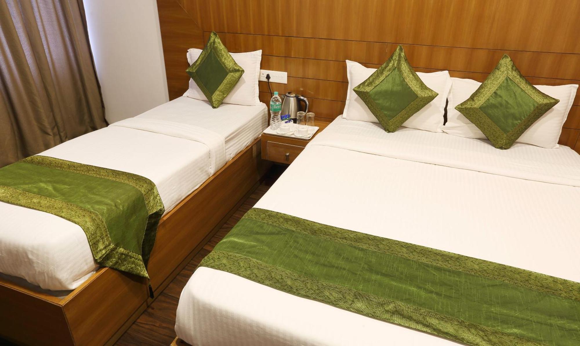 אוטי Treebo Skydale Inn & Suites With Mountain View מראה חיצוני תמונה